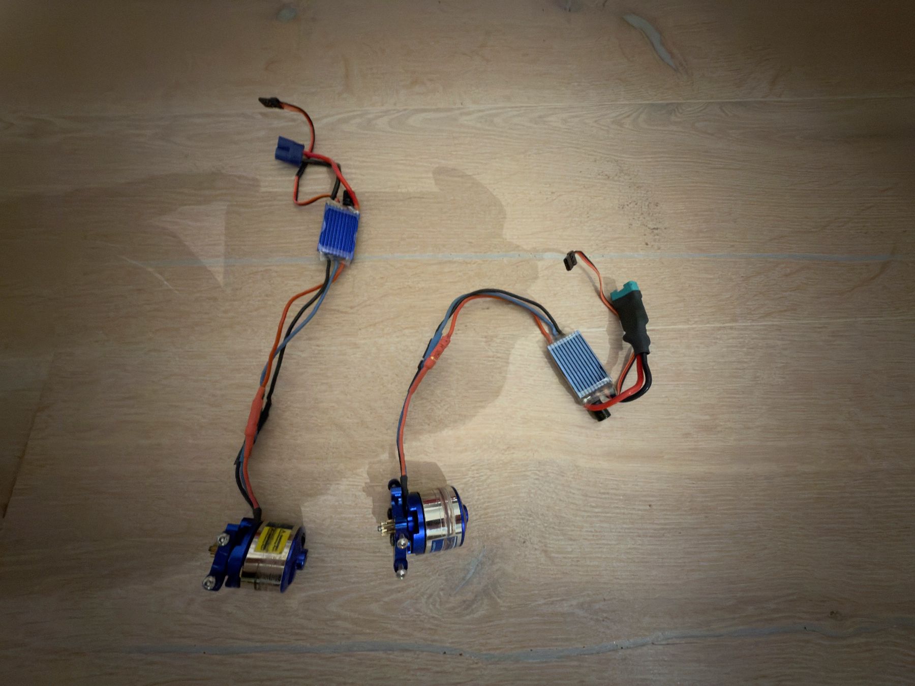 E-Flite Motoren: RC Brushless-Set: 2x E-flite Outrunner 3800Kv + 2 ESC – Gebraucht aus Uster von q1w2e3