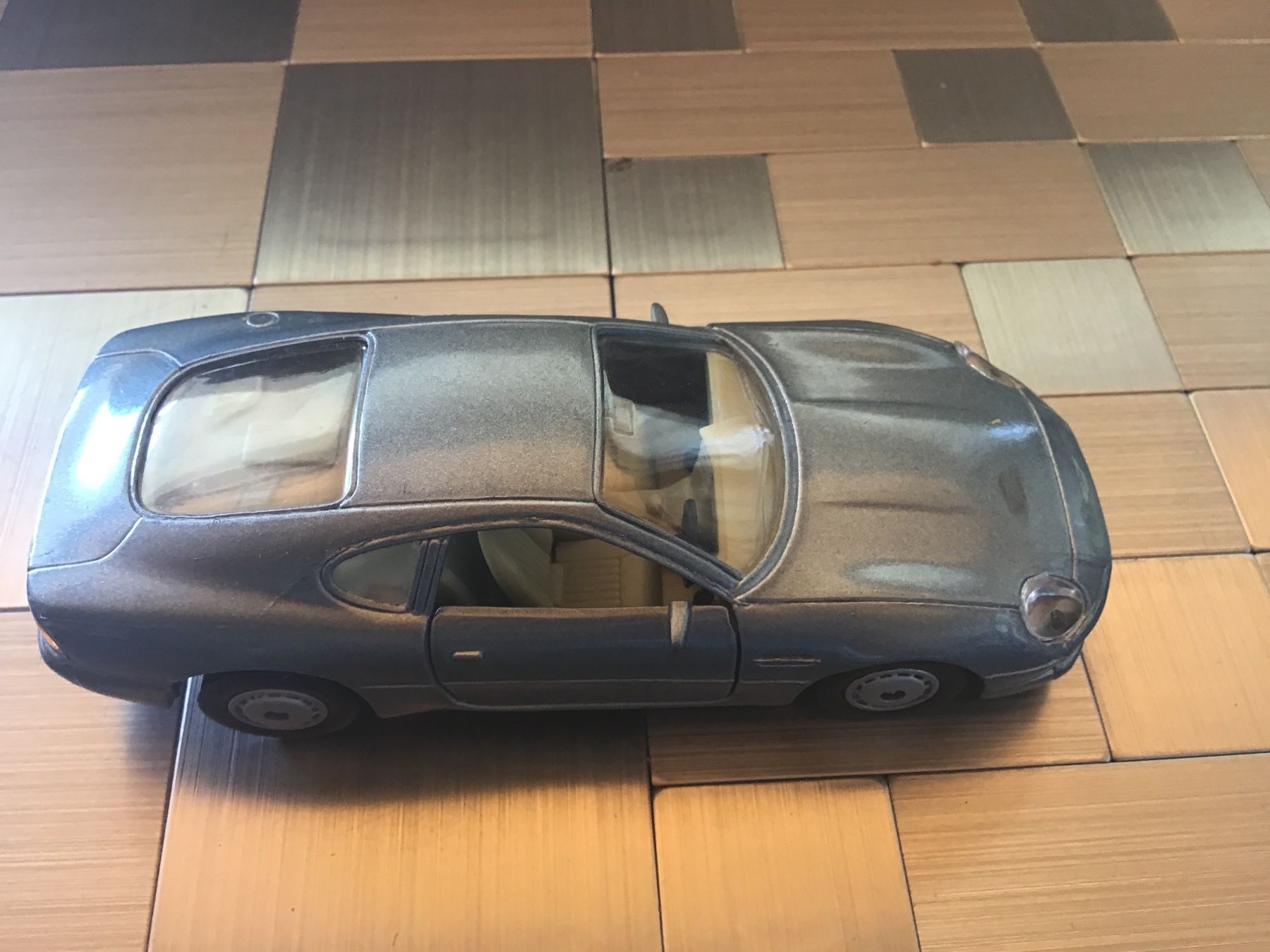 Maisto Modellini d'auto: MAISTO SUPERCAR COLLECTION ASTON MARTIN DB7 – Usato da Männedorf venduto da Spezial-Modelle 4