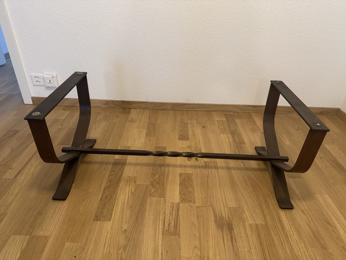 Tische: Massiver Marmor Salontisch mit schmiedeisernem Tischgestell – Gebraucht aus Bern von tetraodonnie 7