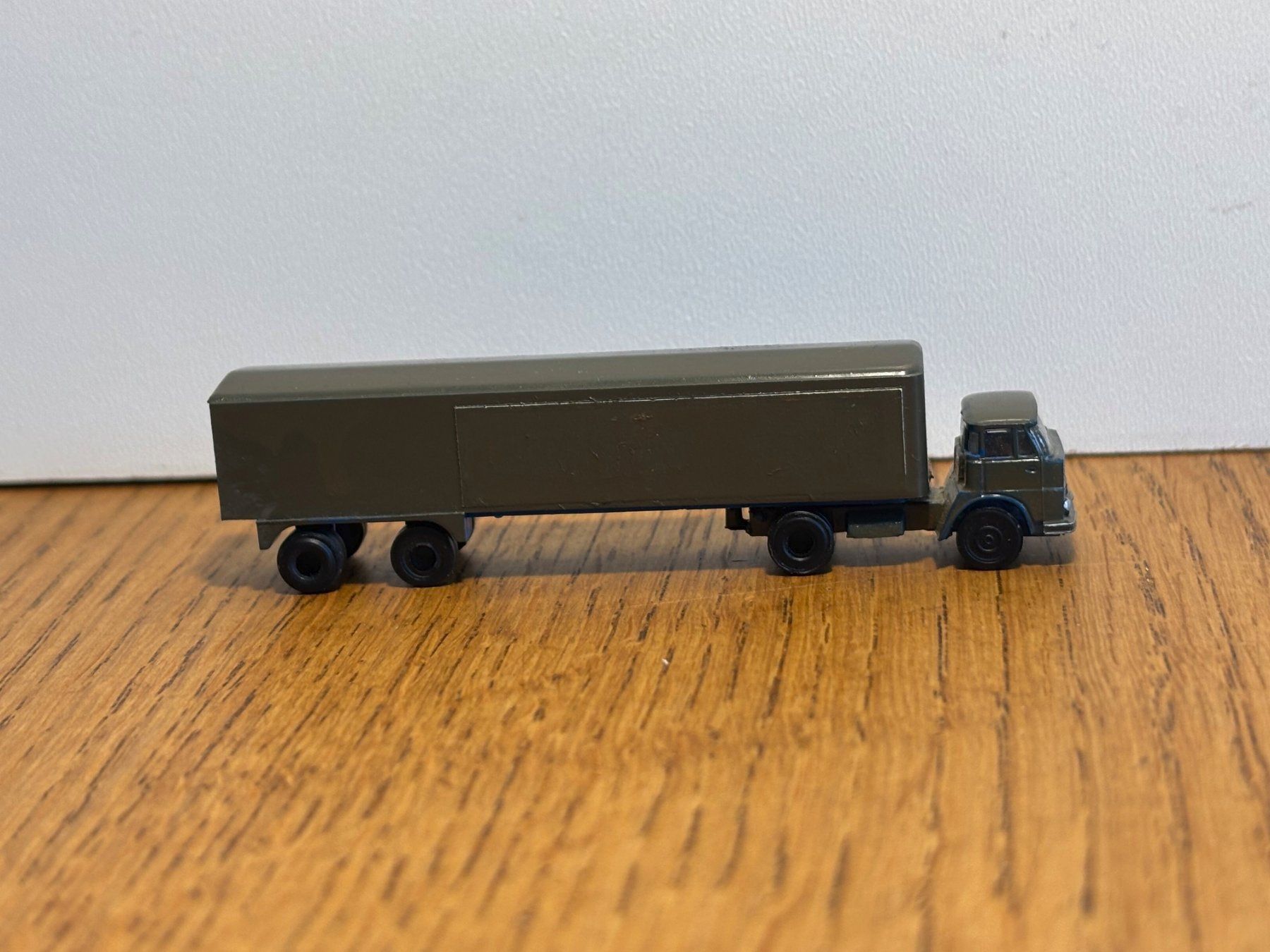 Modellini di ferrovie: L2174: Armeelastwagen, bemalt (Spur N) – Usato da Birsfelden venduto da Birs_25 1