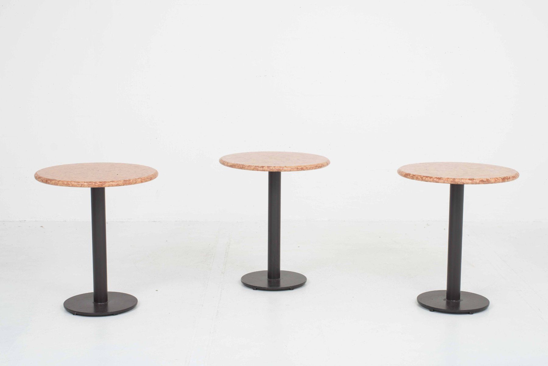 Tables: Runder Bistrotisch aus Lotto Rosso Marmor – D'occasion à Zürich par STUZH38 7