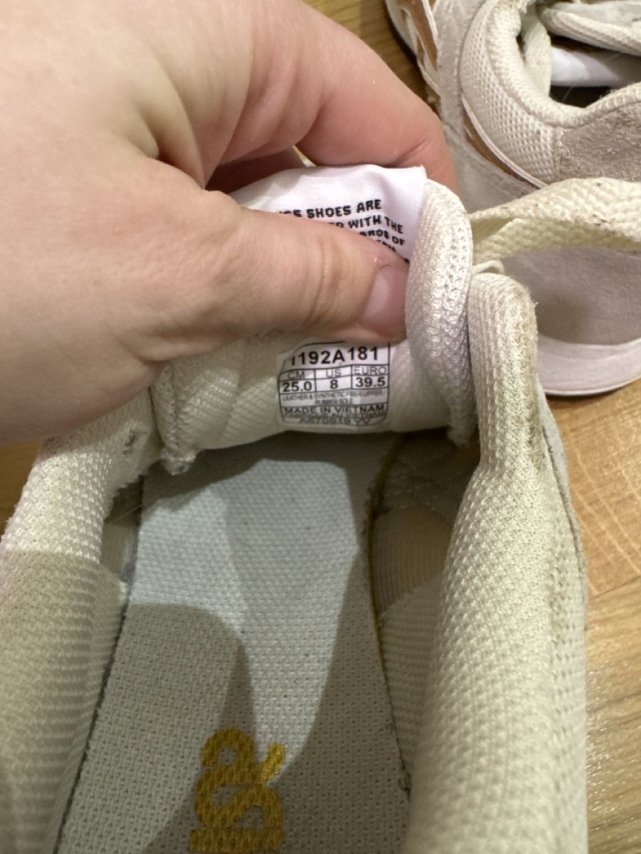 Asics Chaussures hommes: Sneaker Asics Gr. 39.5 – D'occasion à Herzogenbuchsee par _jaaanita 2