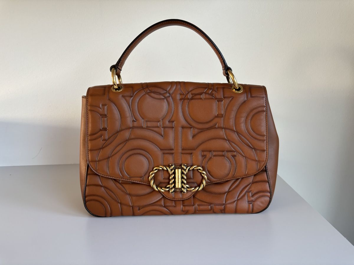 Salvatore Ferragamo Sacs femmes: Ferragamo Handtasche NEU – Neuf (Voir description) à Uster par dan_n69f