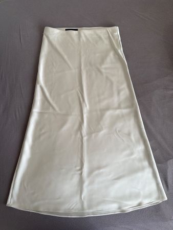 Jupe midi beige effet satinée