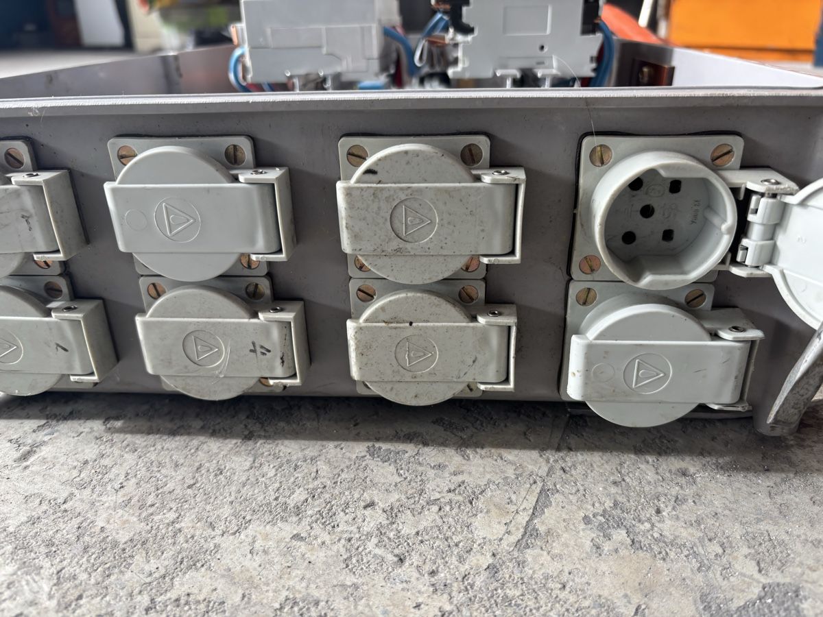 Elektrotechnik: 5 Stück Elektroverteiler/Baustromverteiler – Gebraucht aus Inwil von Titanium22 3