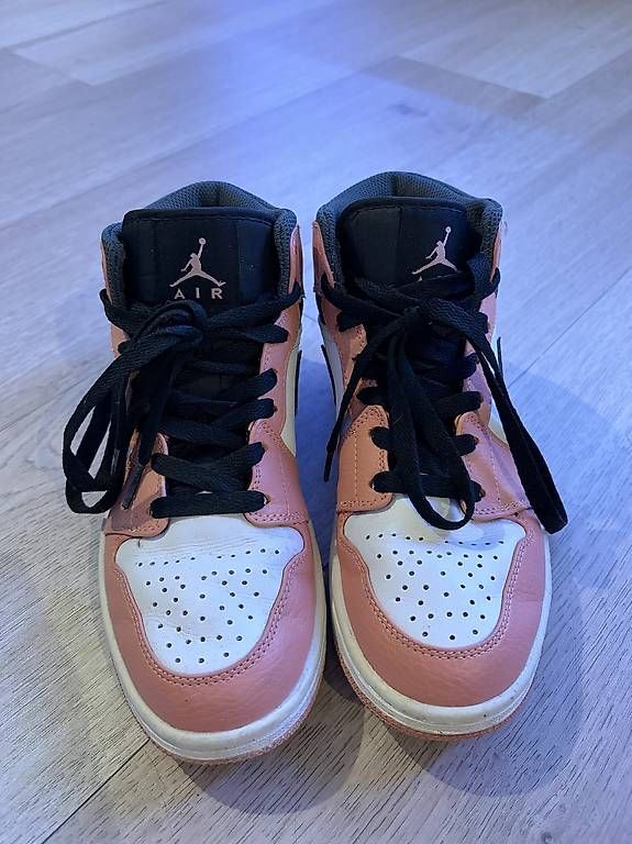 Scarpe da donna: Air Jordan 1 Mid Rosa – Usato da Sirnach venduto da lam_9dpr