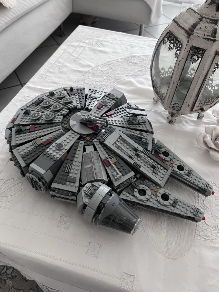 Star Wars Kit di modellismo & Modellini statici: Millennium Falcon Modell – Usato da Niederhasli venduto da hidrosis