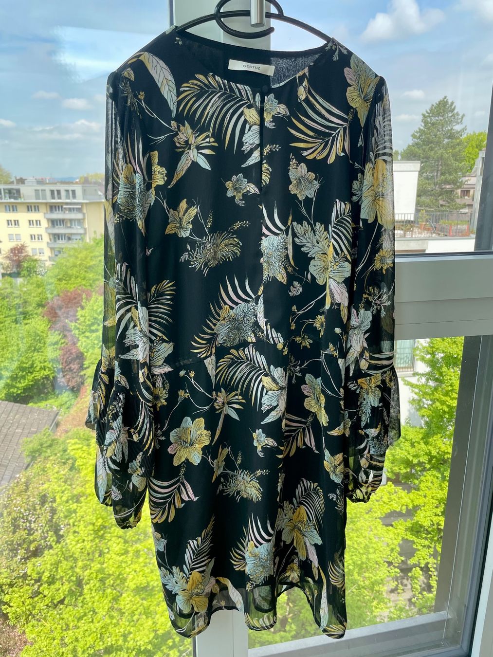 Gestuz Vestiti: schwarzes Sommerkleid von Gestuz – Usato da Zollikon venduto da pitpat02