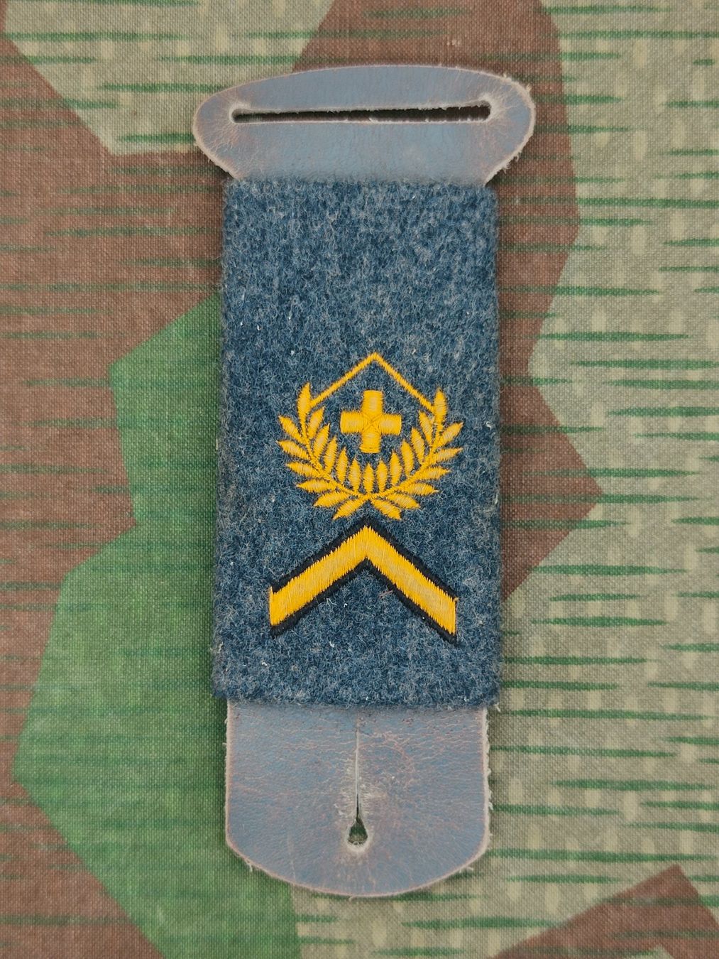 Schweizer Armee Placchette & Badge: Gradabzeichen Wachtmeister, Variante 2 – Usato da Bauma venduto da SwissMilitaria