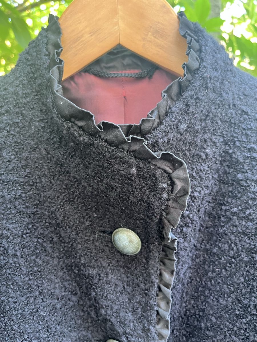 Vestes: Blazer mit verspielten rüschchen gr.40 – D'occasion à hüntwangen par Fiorenzaanna 1