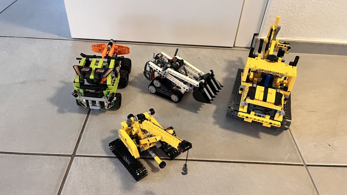Lego Giocattoli: Lego Technics Raupenlader, Buggy, Raupenkran, Bulldozer – Usato da Baar venduto da famvg