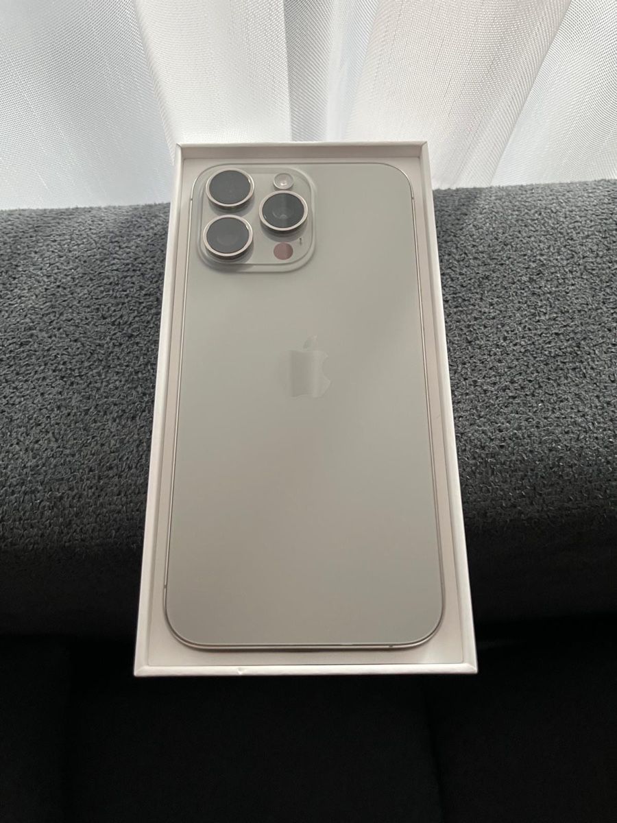 Apple Telefoni cellulari / Smartphones: IPhone 15 Pro Max – Nuovo (secondo la descrizione) da Flawil venduto da arben040