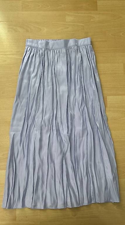 Monki Jupes: Fliederfarbener Satin Plisse Maxirock Gr. M – Neuf avec emballage d'origine à Basel par tsulih