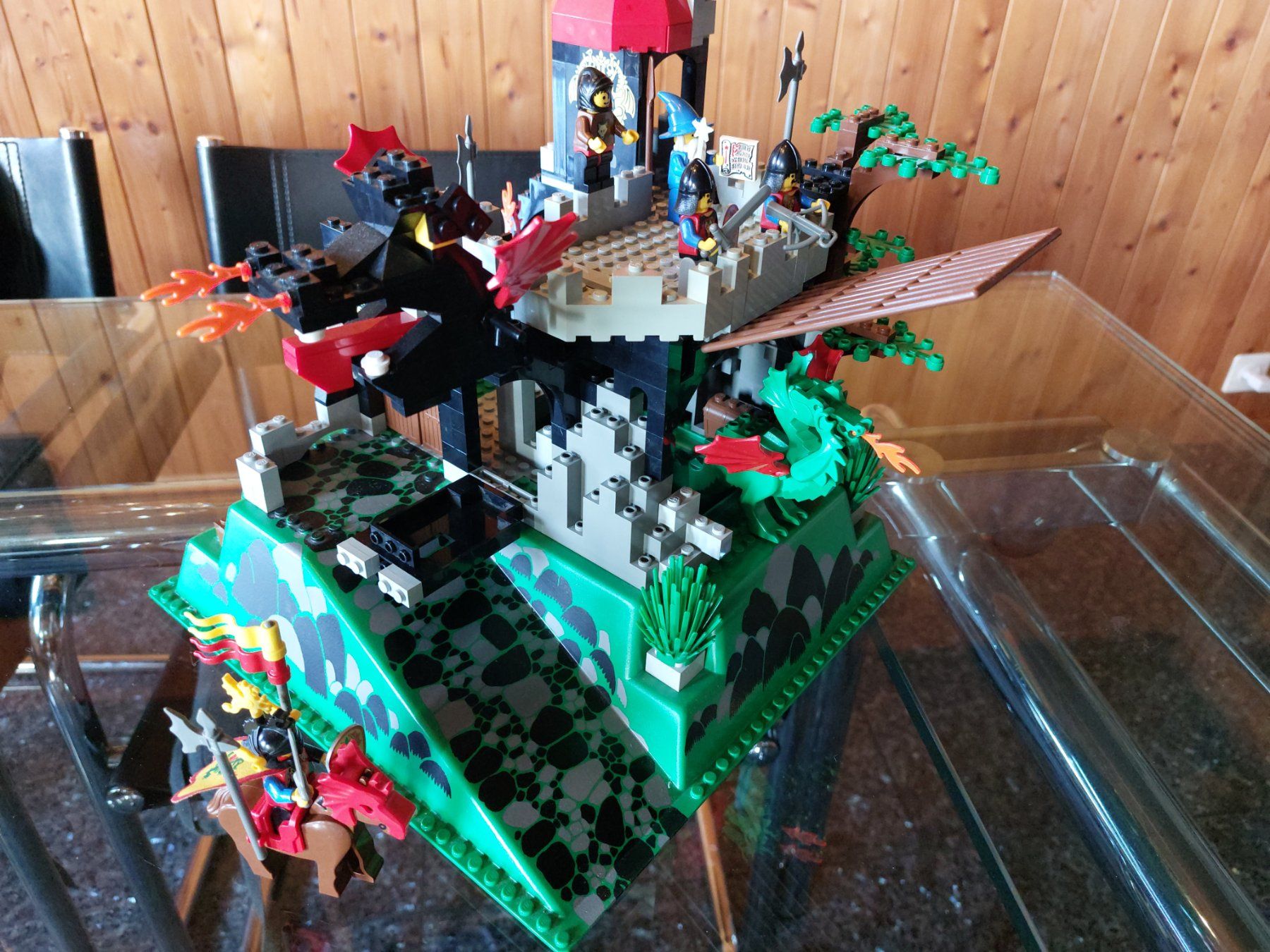Lego Kit di costruzioni: LEGO System Fire Breathing Fortress 6082 – Usato da Fürigen venduto da pil_5dm8 2