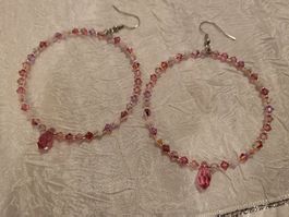 Handgefertigte creolen ohrringe aus swarovski perlen