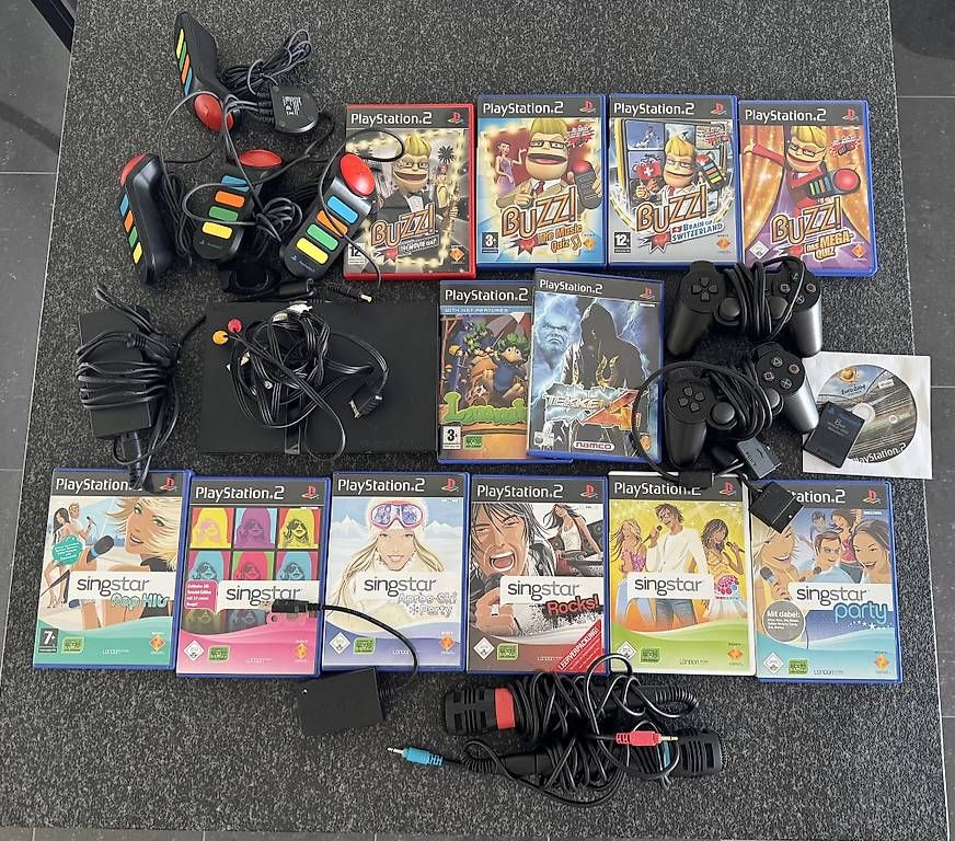 Console: PlayStation 2 mit Singstar, Buzz und 2 Controller – Usato da Otelfingen venduto da Flower-Power20