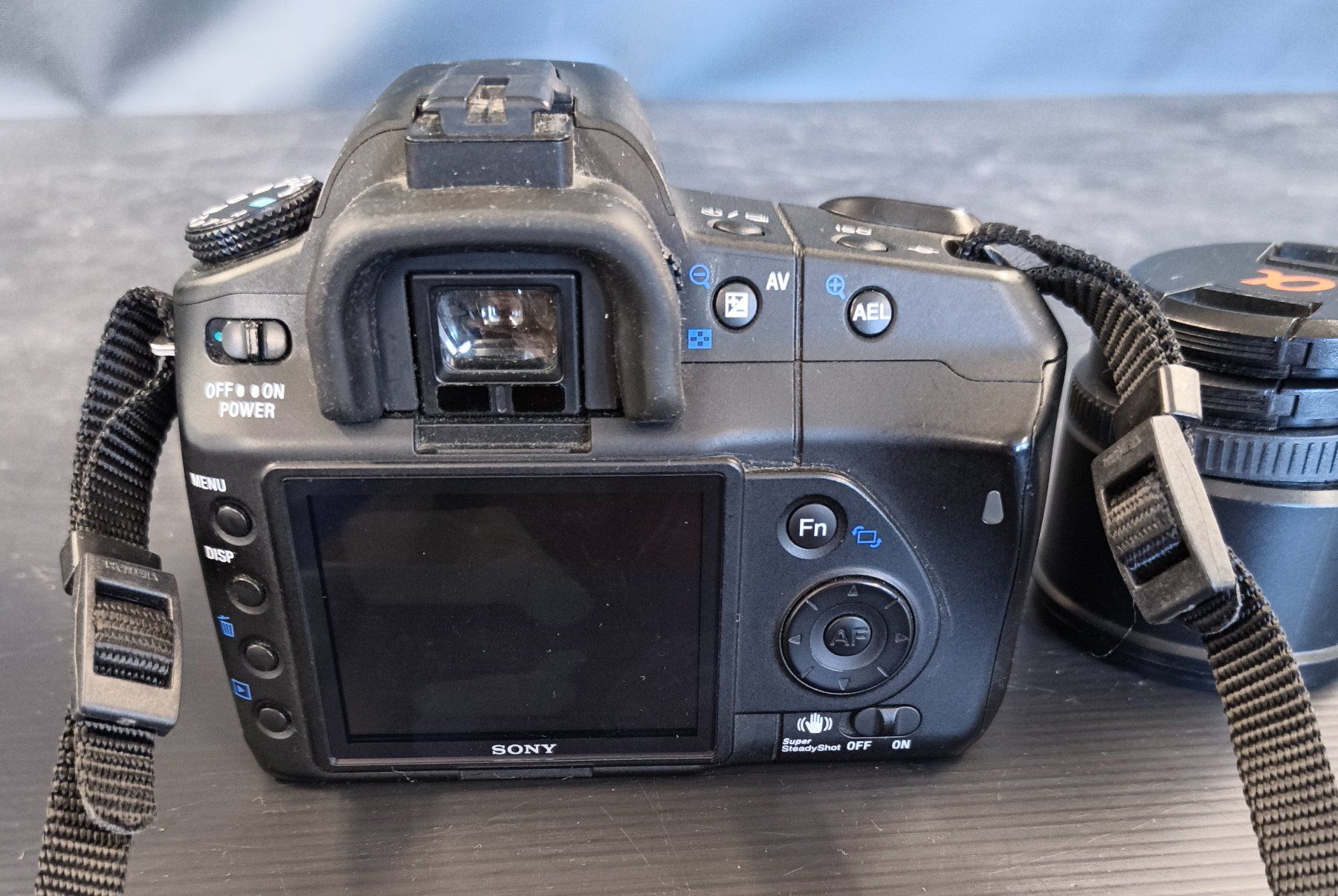 Sony Fotocamera: Sony Alpha 200 mit Linse – Usato da Basel venduto da bk_brockibasel 3