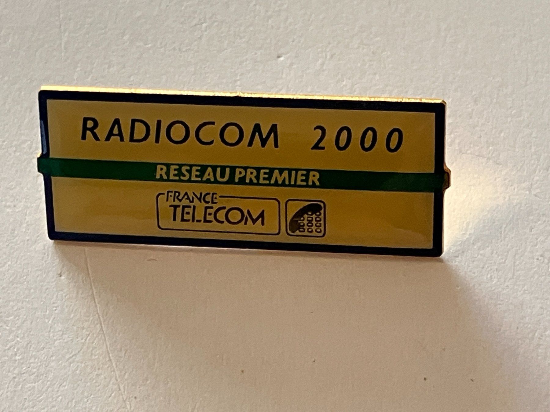 Plaketten & Abzeichen: 1 Pin Radiocom 2000 France Telecom – Gebraucht aus Basel von djwwpp