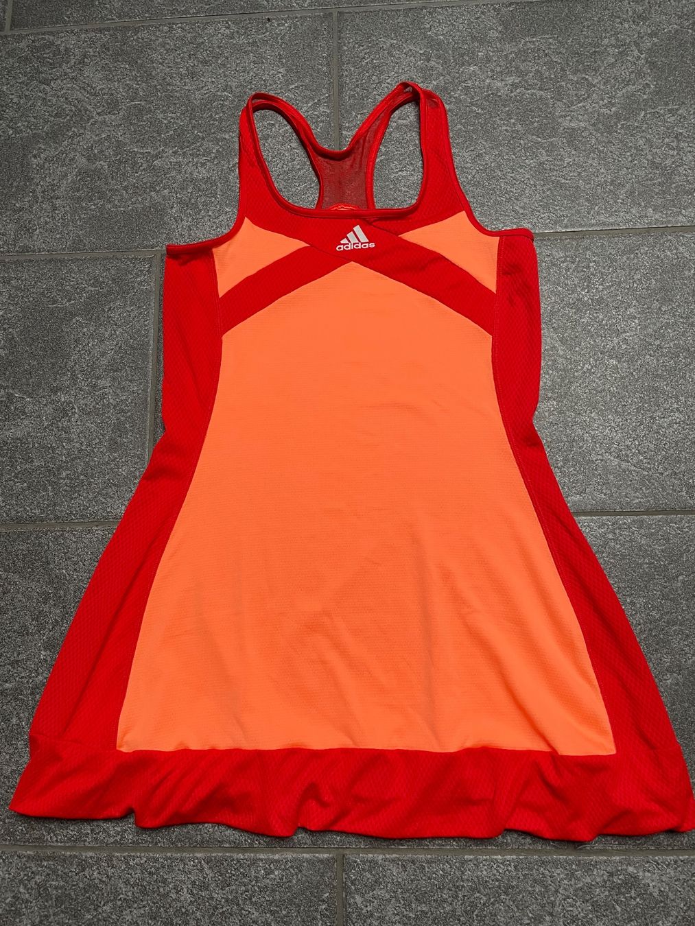 Adidas Vestiti: Adidas Tenniskleid Gr 38 – Nuovo (secondo la descrizione) da Niederbipp venduto da Rosamunde44