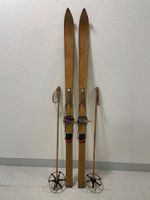 Ski (K 24), Deko Ski der 1950er Jahre mit Stöcken