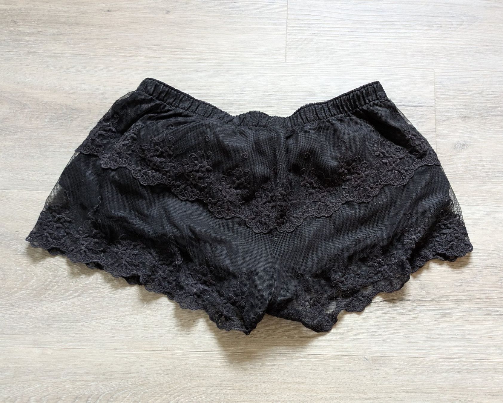 Negligees & Pigiami: Shorts en dentelle noire XS – Usato da Orsieres venduto da IndianaJones50a 1