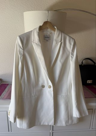 Weisser Sommer Blazer von Farhi, Grösse M, ganz neu