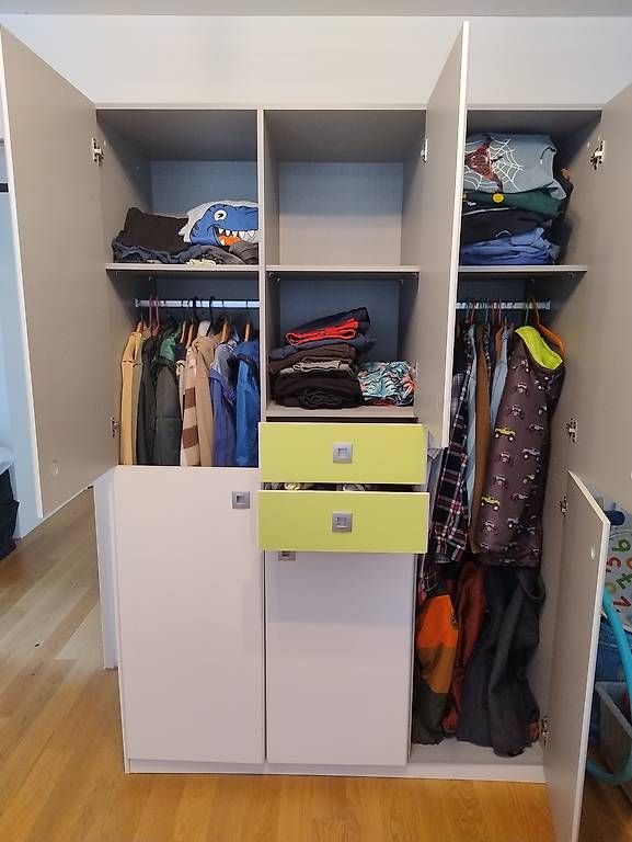 Armoires: Kleiderschrank/Kinderzimmer  – D'occasion à Zürich par svi_dkg2 1
