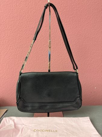 Coccinelle Schultertasche schwarz-silber