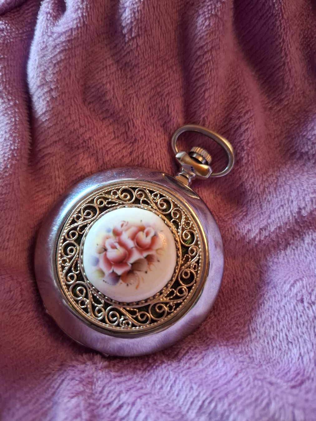 Uhren: MECH.TASCHENUHR MIT EMAIL- ODER PORZELLANEINSATZ ROSEN – Neu (gemäss Beschreibung) aus Gretzenbach von schibaya