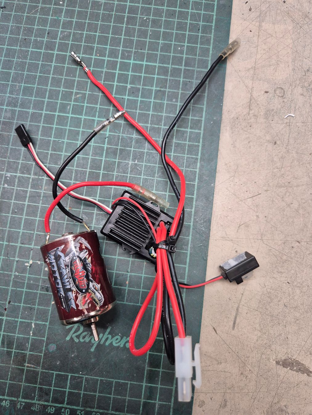RC4WD Modellismo RC: RC4WD Combo, ESC und Motor – Usato da Bremgarten AG venduto da Beever