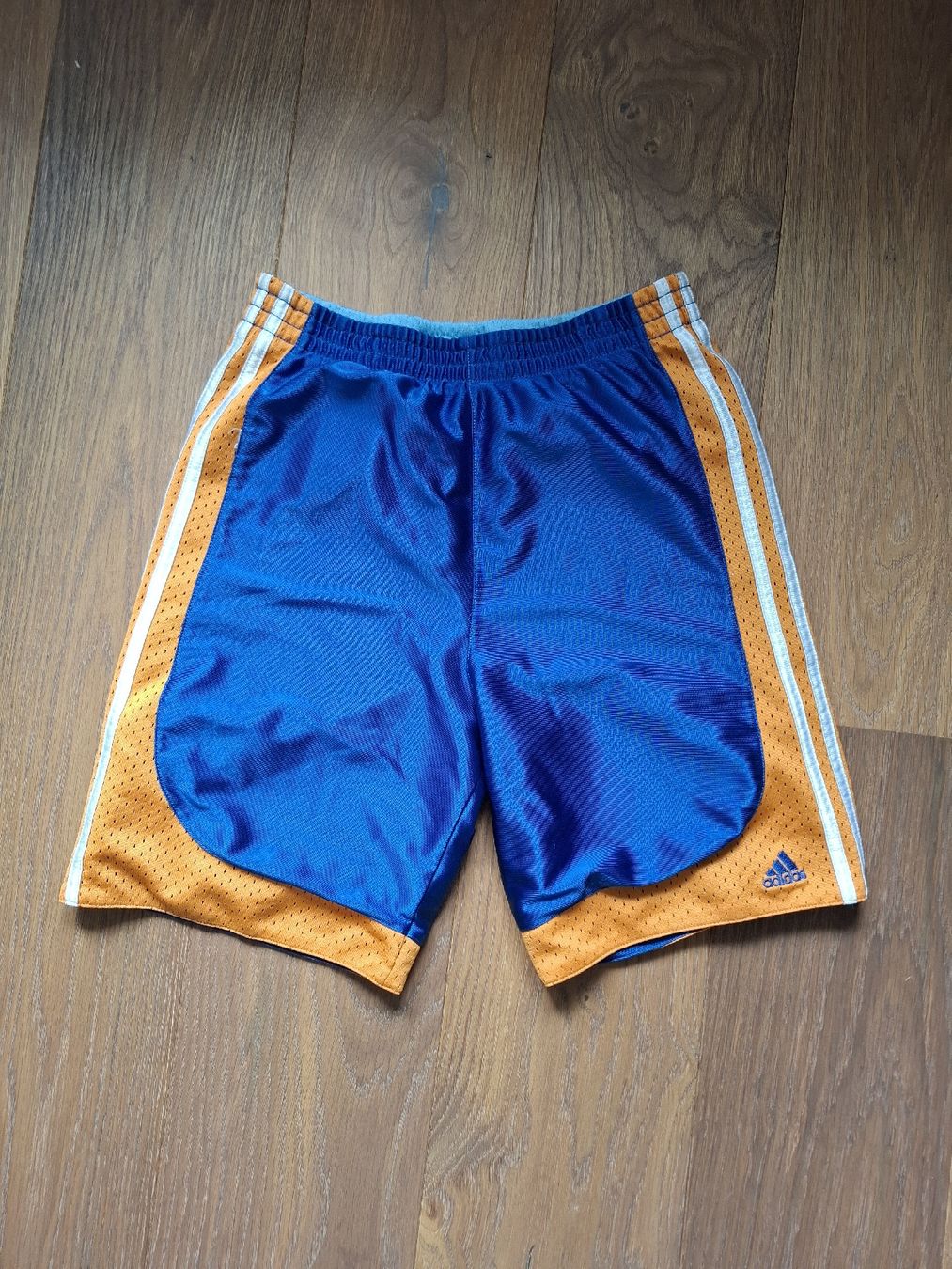 Adidas Pantaloni: reversible Sporthose – Usato da Biel-Benken BL venduto da lki_gn82