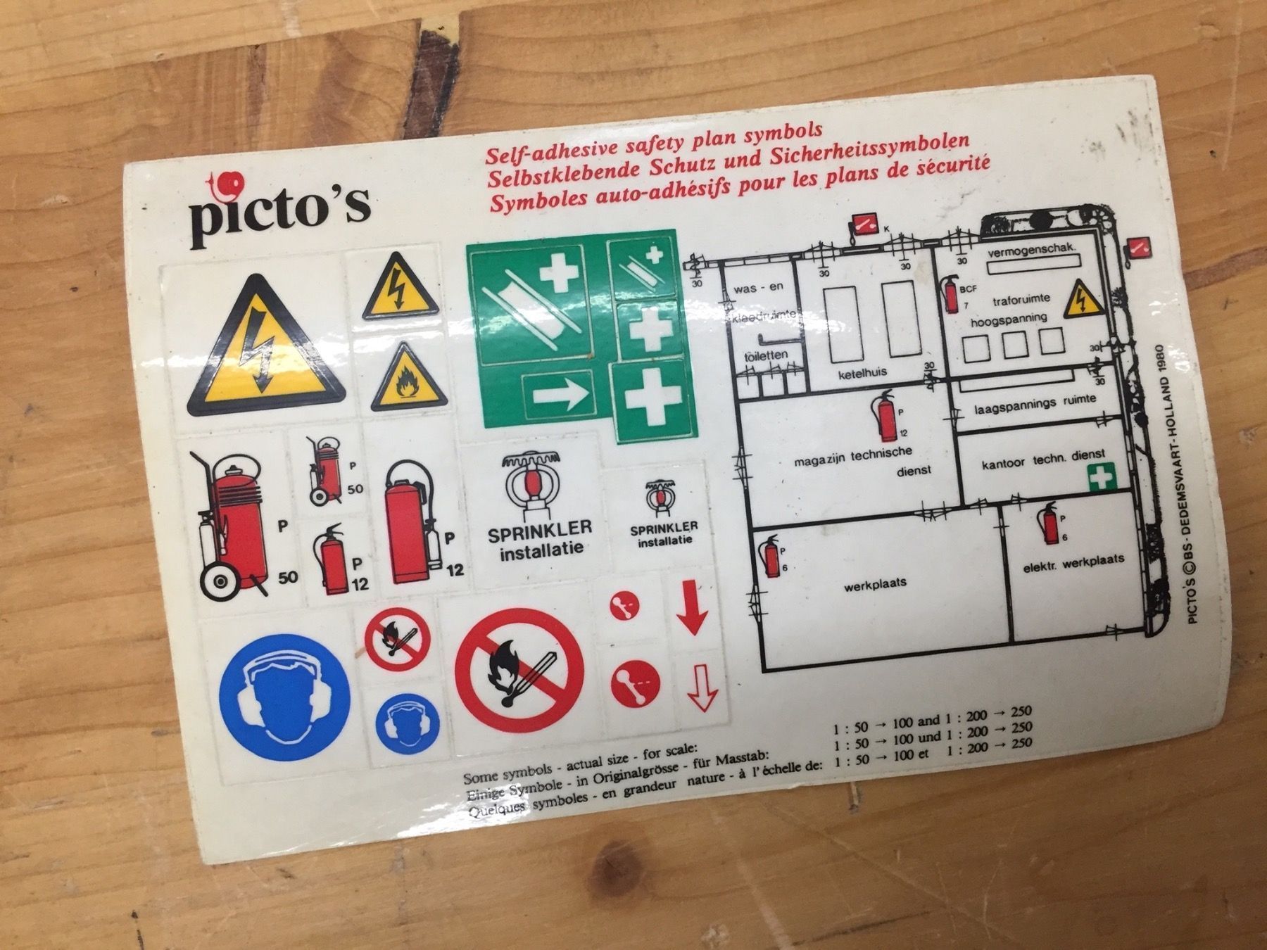 Sticker: Kleber mit kleinen Piktogrammen – Nuovo (secondo la descrizione) da Spiez venduto da hinbieger