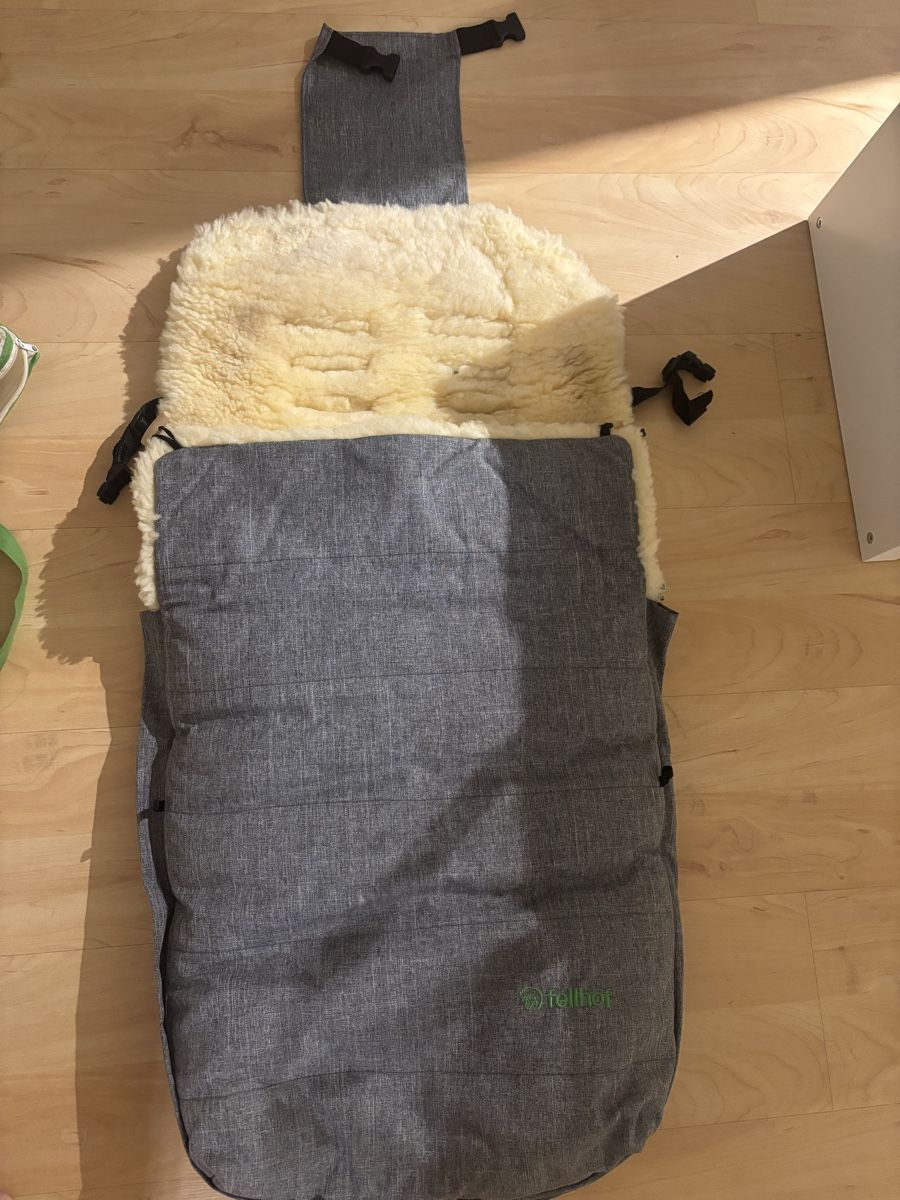 Fellhof Sacchi a pelo: Fusssack Lammfell hellgrau von Fellhof – Usato da Arlesheim venduto da JuLiTi