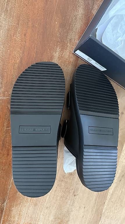 Scarpe da donna: Tommy Hilfiger Pantoletten Gr. 40 – Usato da Glattfelden venduto da T.DY 4