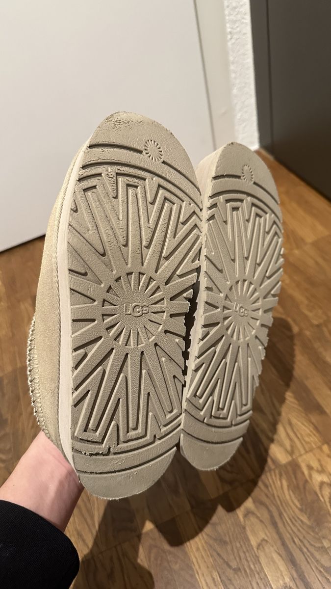 Ugg Scarpe da donna: UGG Tazz II, Beige, gr. 38 – Usato da Romanshorn venduto da tin_k9vg 4