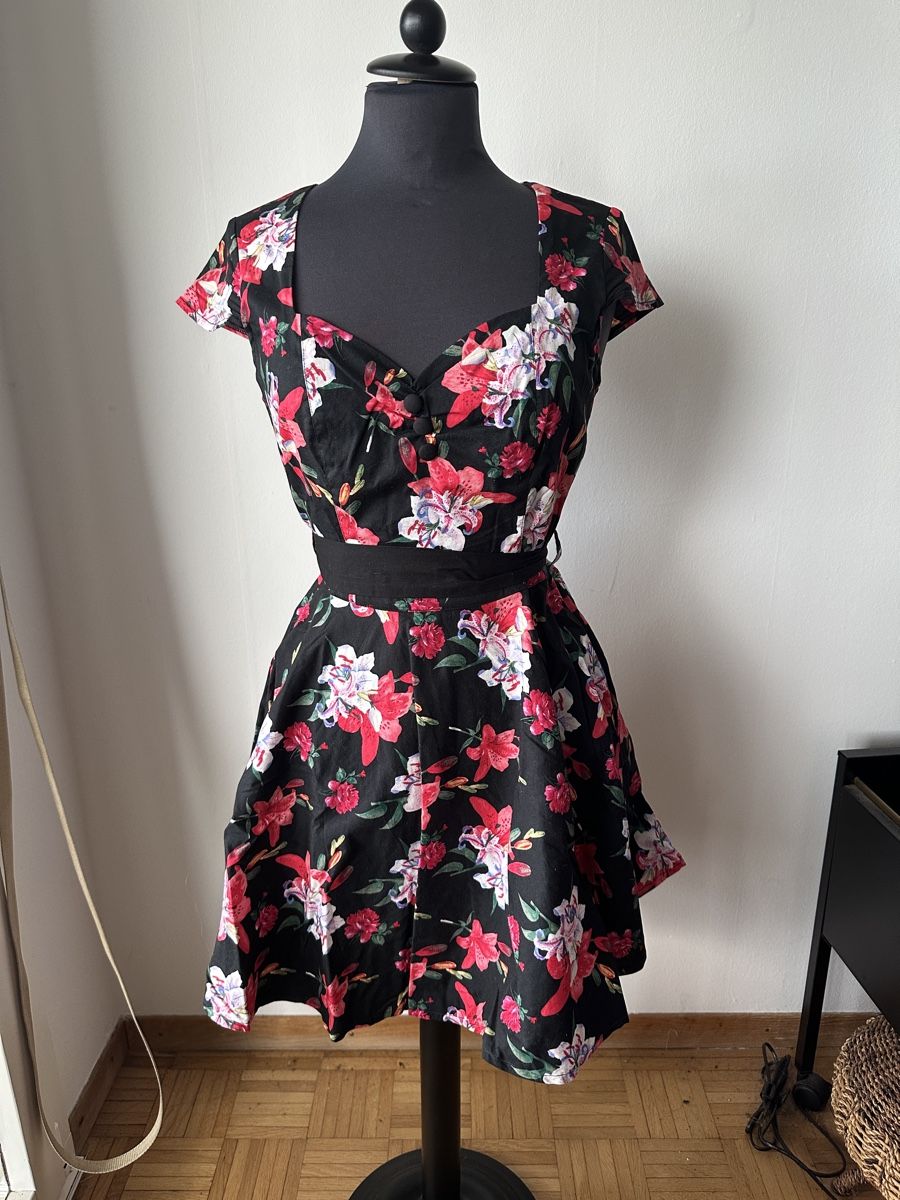 Kleider: Kleid Hell Bunny Blumenmuster schwarz Grösse S – Neu (gemäss Beschreibung) aus Wohlen AG von jes_9c79