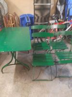 Alter Metall Gartentisch plus 4  passende Stühle