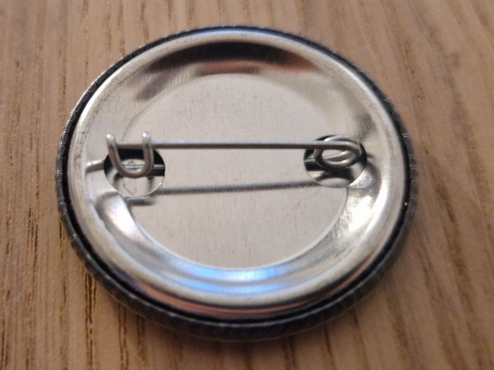 Placchette & Badge: Exhorder – Pin / Button (Anstecker) – Usato da Luzern venduto da Belethors_GenGoods 1