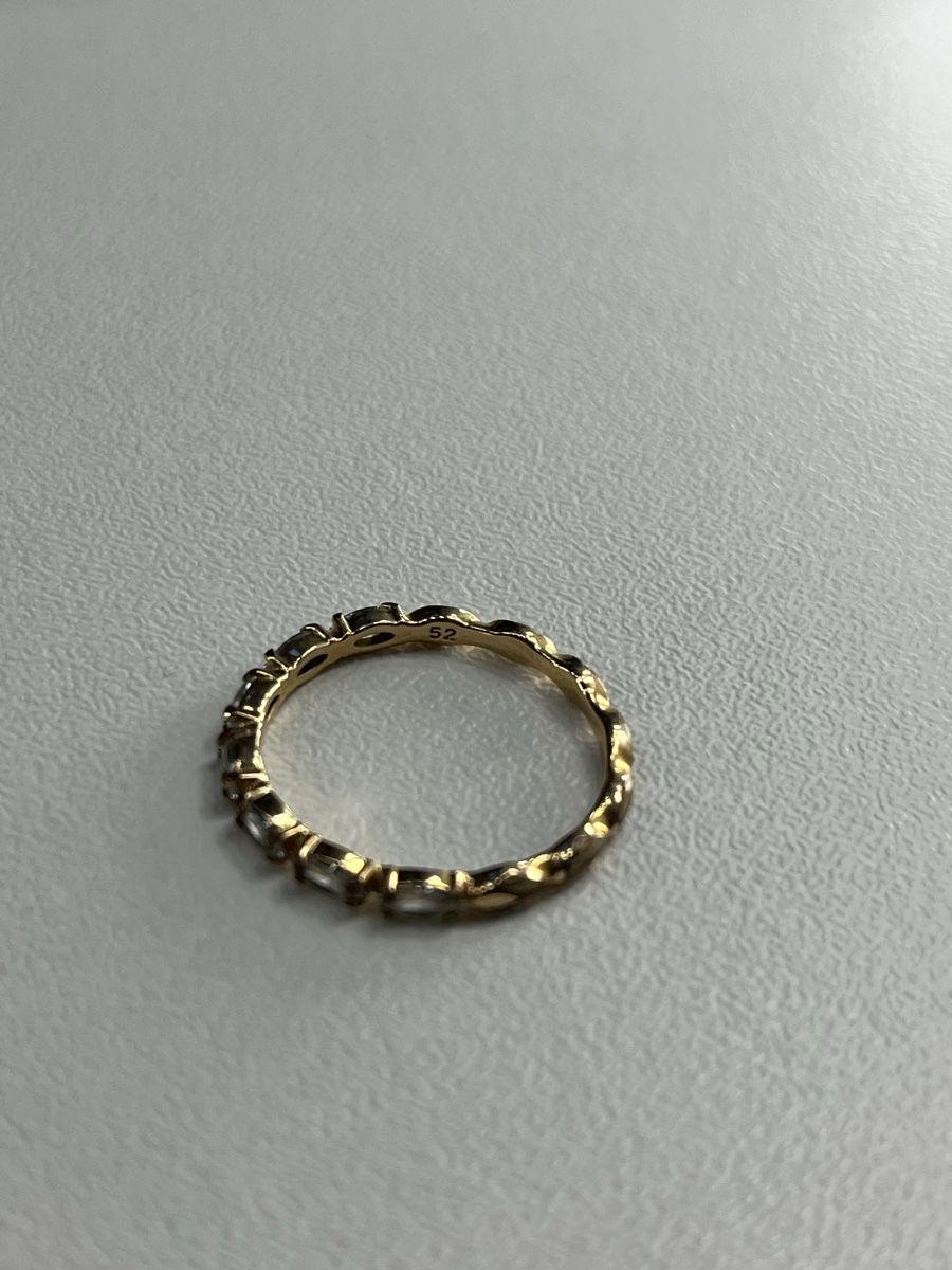 Swarovski Anelli: Swarovski Elegant Gold Ring with Stones – Usato da Zürich venduto da Isabella123 1