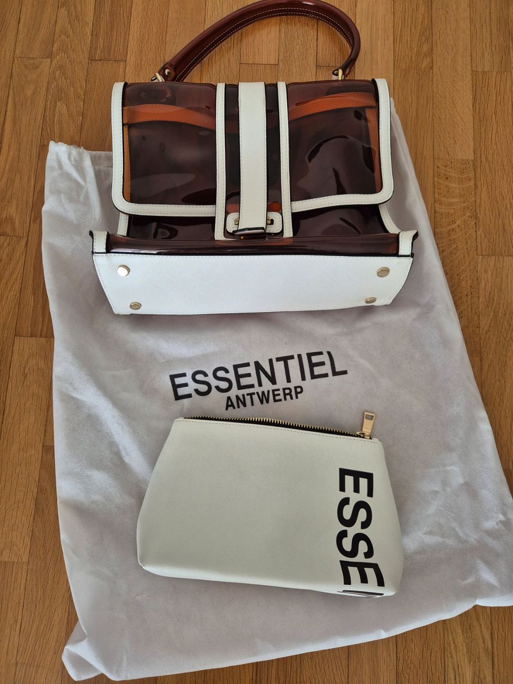 Essentiel Antwerp Borse da donna: Leder Handtaschen Essentiel Antwerp – Usato da Hergiswil NW venduto da Adis_D 1