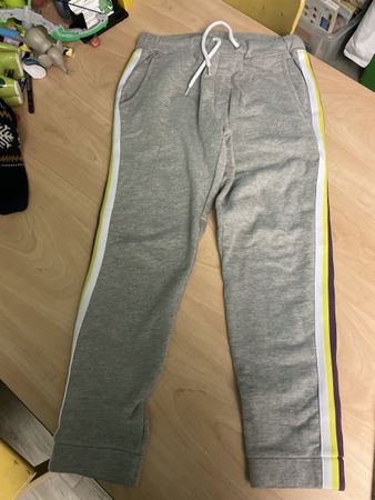 Neue Mädchen Campus Jogginghose Gr. 140/146 Grau gestreift