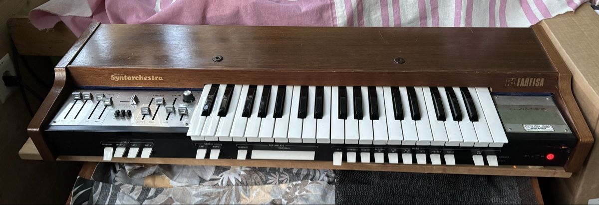 Vintage Strumenti musicali: Farfisa Syntorchestra "The Ultimate Krautrock String Synth" – Usato da Moutier venduto da harpagophytum
