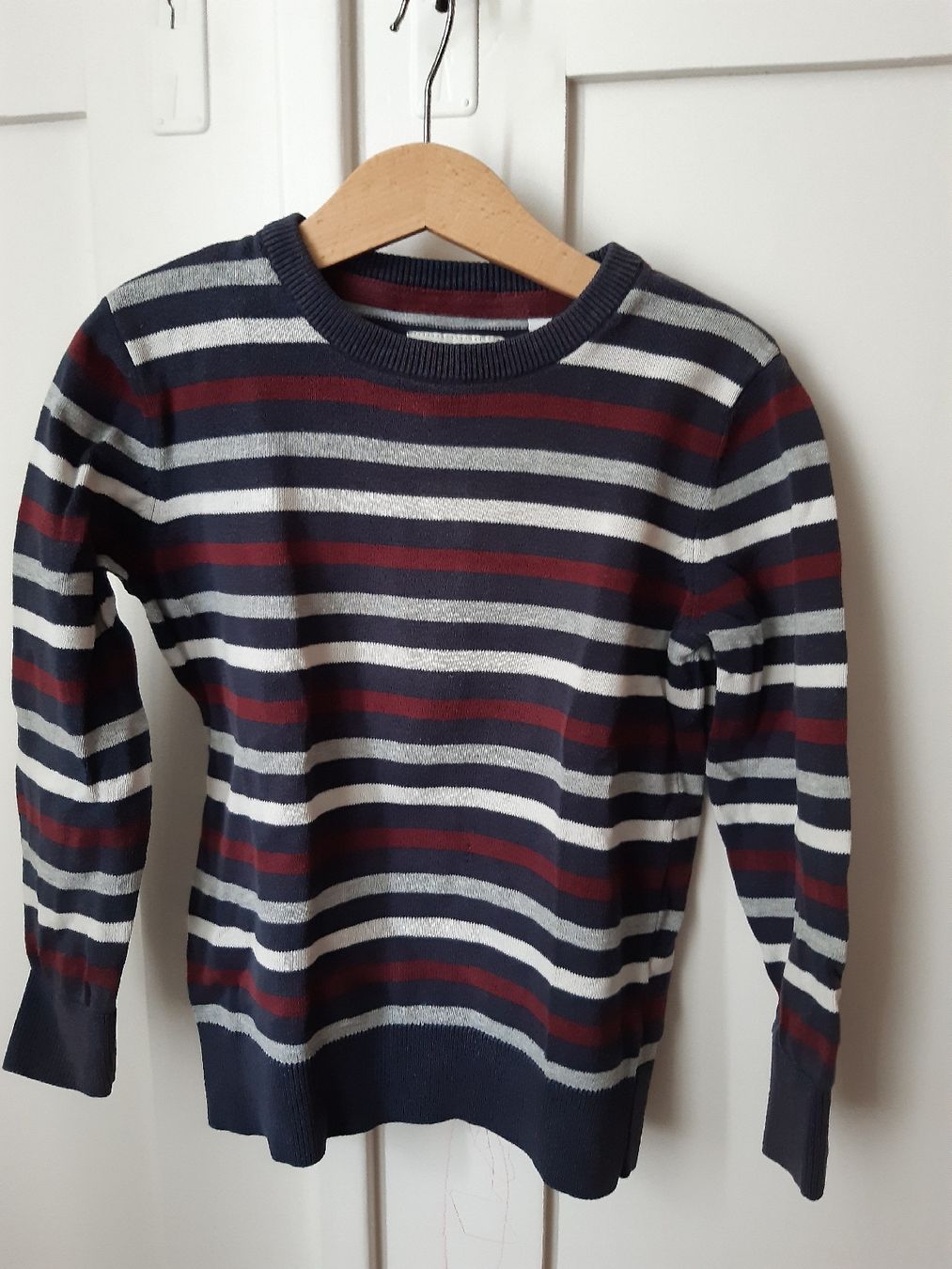 Kleiderpakete & -sets: vier Pullover Gr. 122 – Gebraucht aus Langenthal von AspireE15