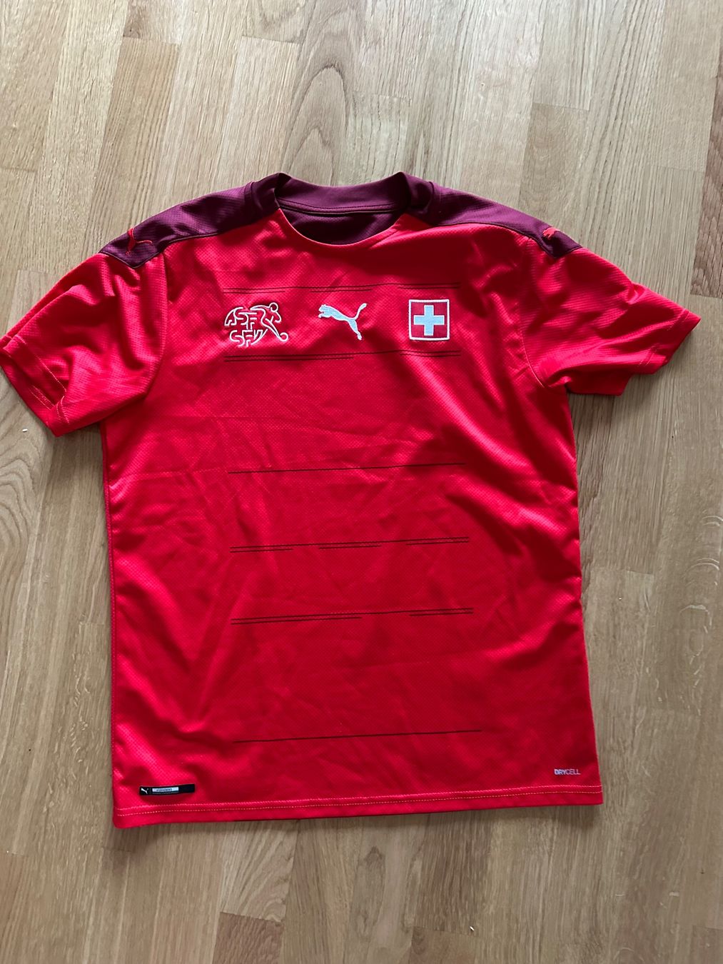 Puma Leibchen & Hosen: Fussballtrikot Schweiz Grösse L – Gebraucht aus Luzern von Toebew