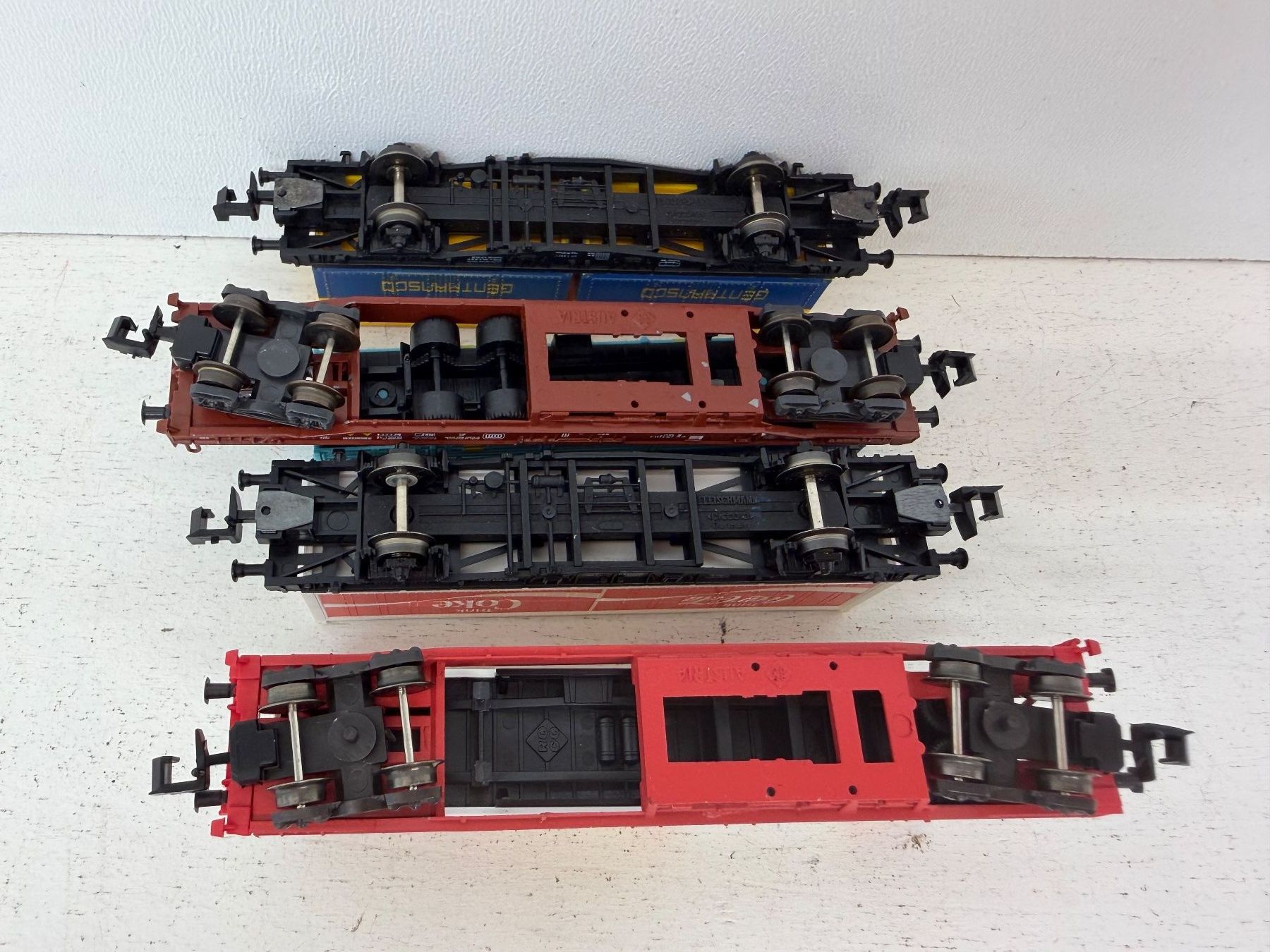 Modellini di ferrovie: Fleischmann 8233; 8243 , Roco 25289 Güterwagen – Usato da Büsserach venduto da ModellbahnDepot 6