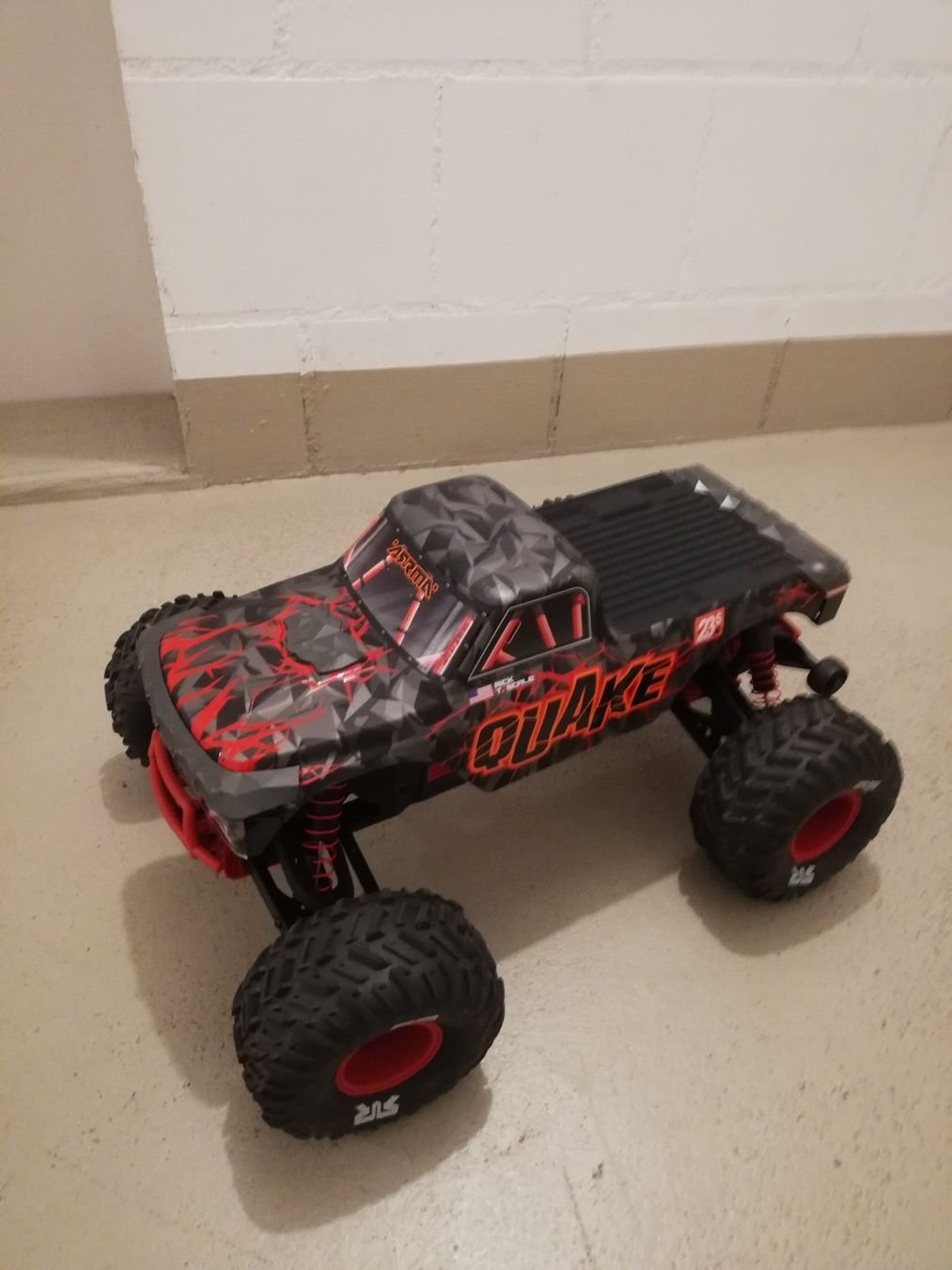 Arrma RC Modellbau: Arrma Quake 1/10 – Gebraucht aus Steffisburg von Helipilot73