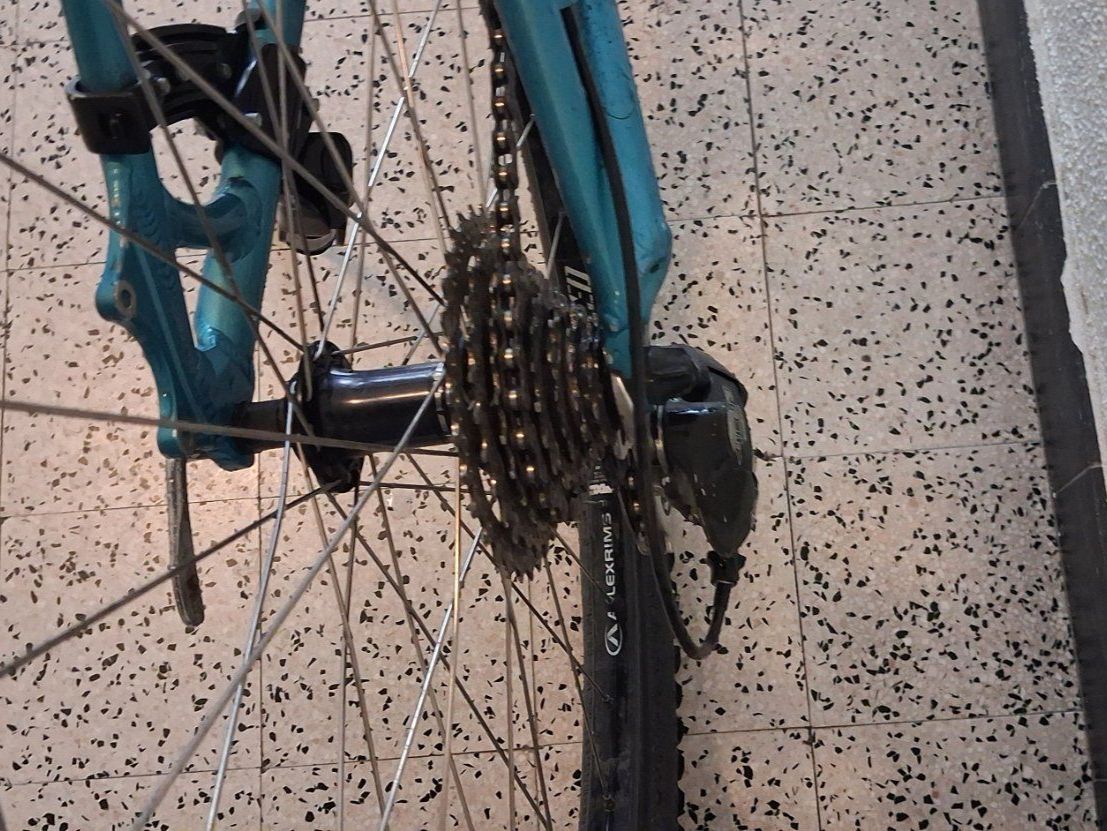 Specialized Biciclette: Mountainbike Specialized Hardrock blau – Usato da Bern venduto da KavIndustries 3