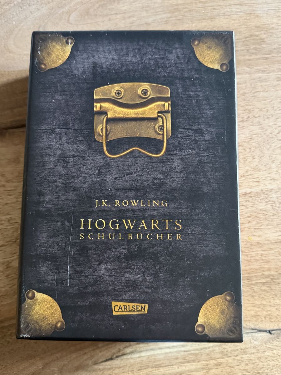 Libri: Harry Potter, Hogwarts Schulbücher – Usato da Windlach venduto da est_tp5z