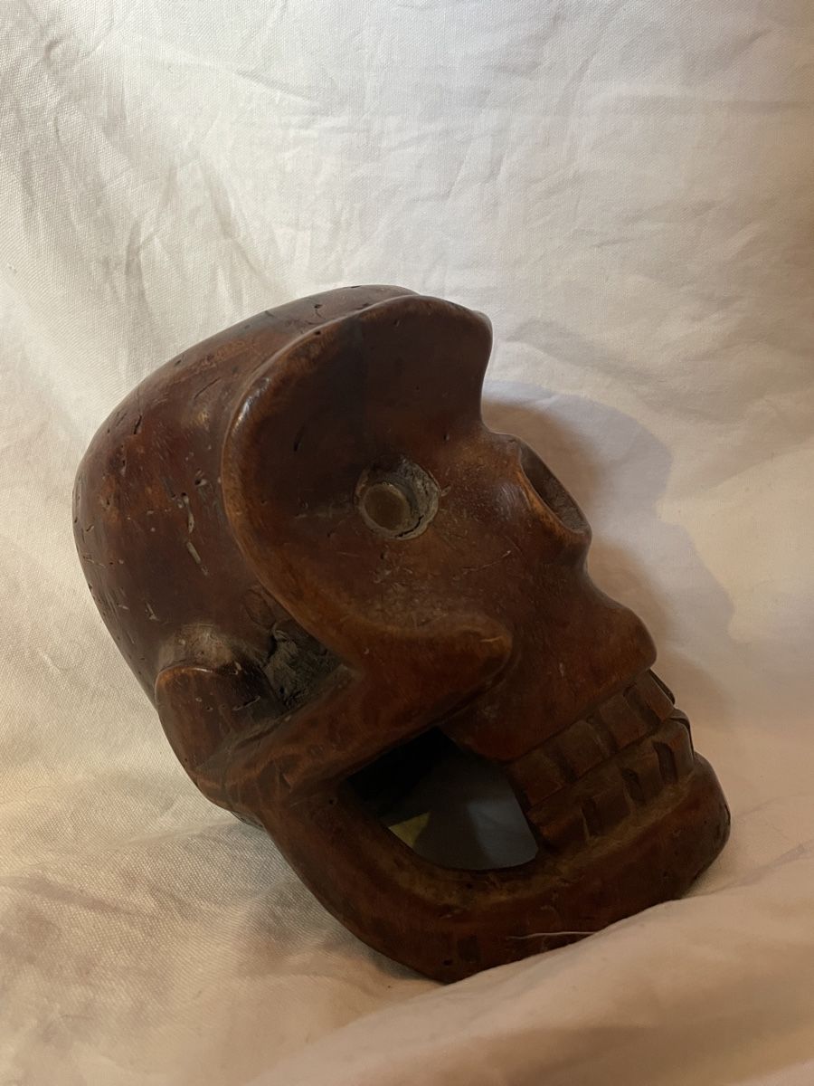 Statuette: Alter Schädel Holz – Usato da Benken SG venduto da tame_impala