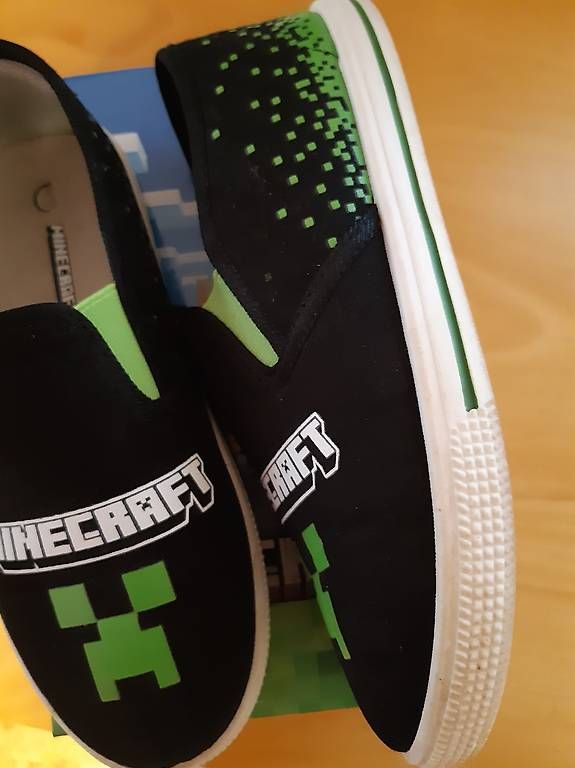 Chaussures garçon: Finken / Hausschuhe Minecraft Gr  35   – D'occasion à Schwarzenburg par HelenaAndrina 1